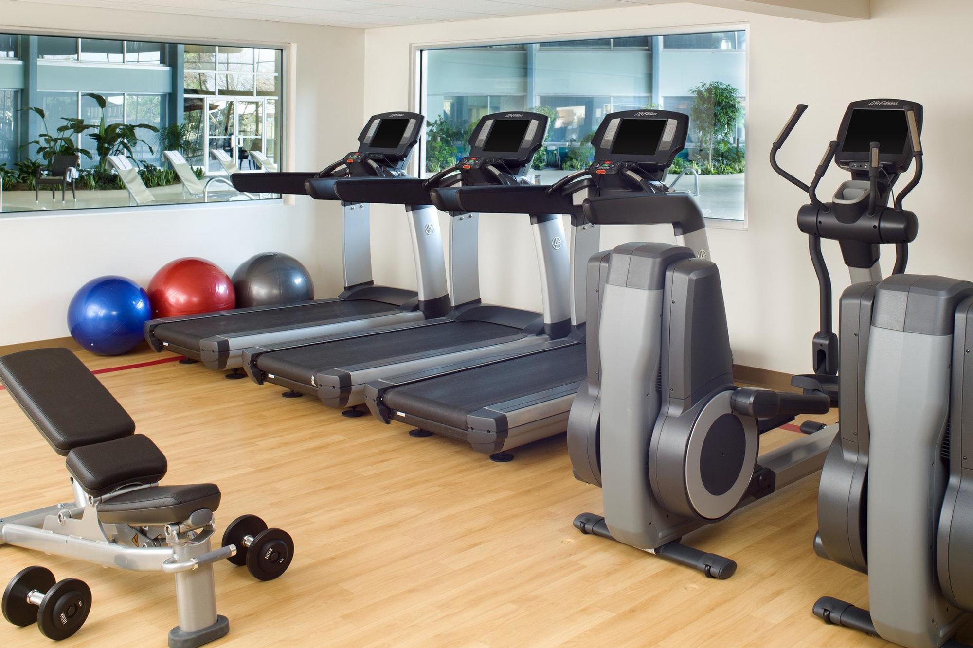 Sheraton Cleveland Airport Hotel Екстер'єр фото
