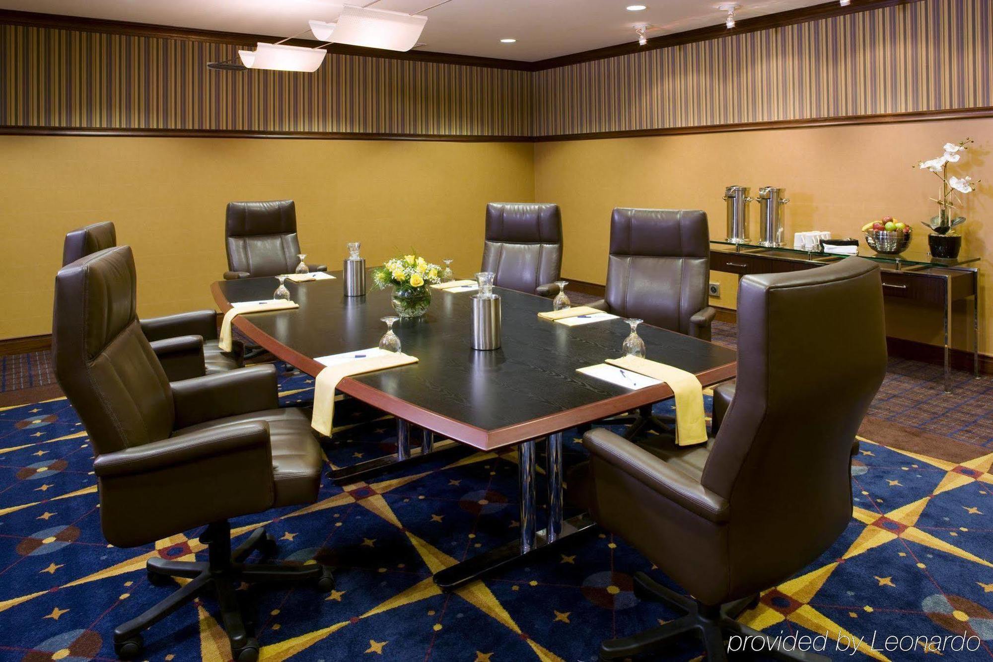 Sheraton Cleveland Airport Hotel Екстер'єр фото