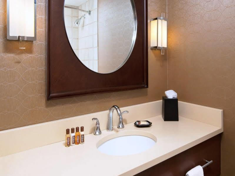 Sheraton Cleveland Airport Hotel Екстер'єр фото