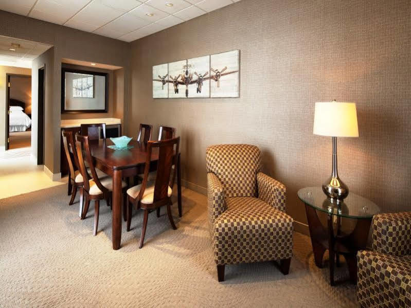Sheraton Cleveland Airport Hotel Екстер'єр фото