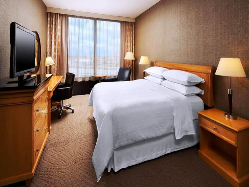 Sheraton Cleveland Airport Hotel Екстер'єр фото