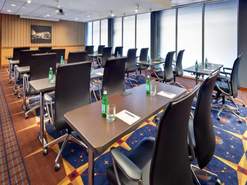 Sheraton Cleveland Airport Hotel Екстер'єр фото