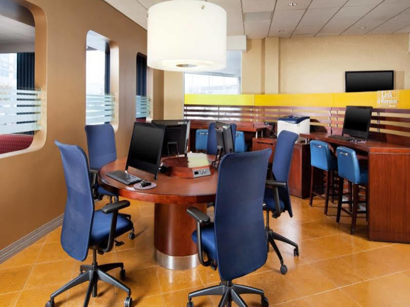 Sheraton Cleveland Airport Hotel Екстер'єр фото