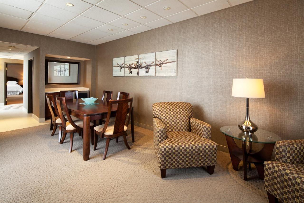 Sheraton Cleveland Airport Hotel Екстер'єр фото