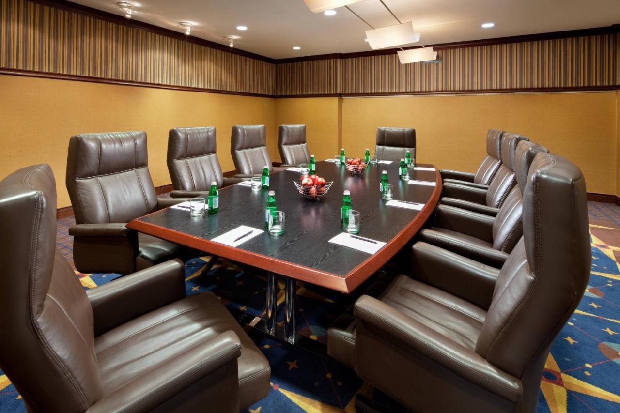 Sheraton Cleveland Airport Hotel Екстер'єр фото