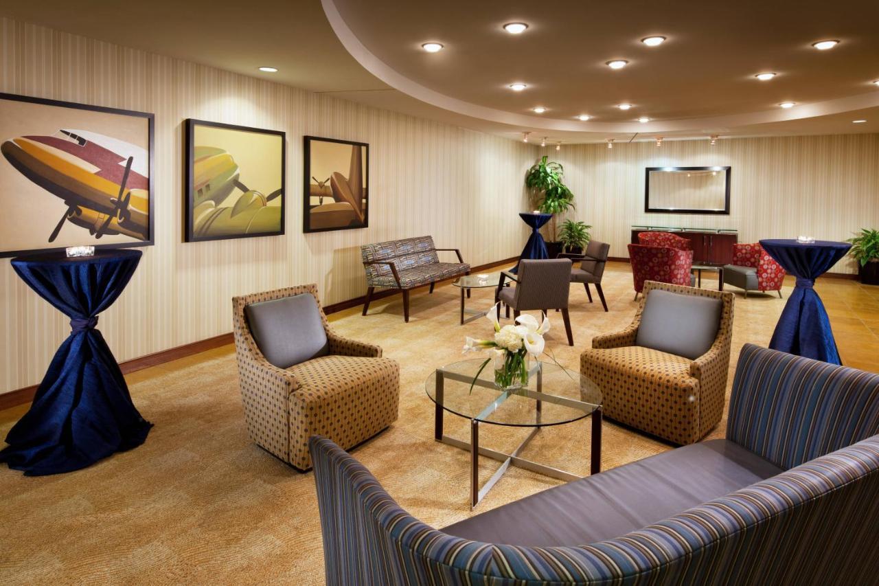 Sheraton Cleveland Airport Hotel Екстер'єр фото