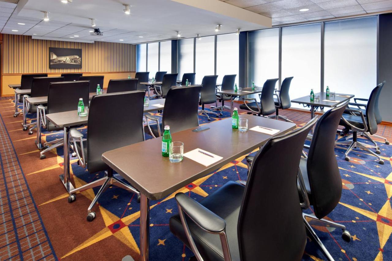 Sheraton Cleveland Airport Hotel Екстер'єр фото